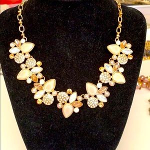 Short style necklace